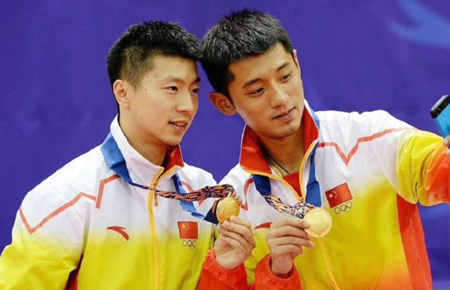 刘诗雯快输时一直摸项链（刘诗雯和谁配对过混双）