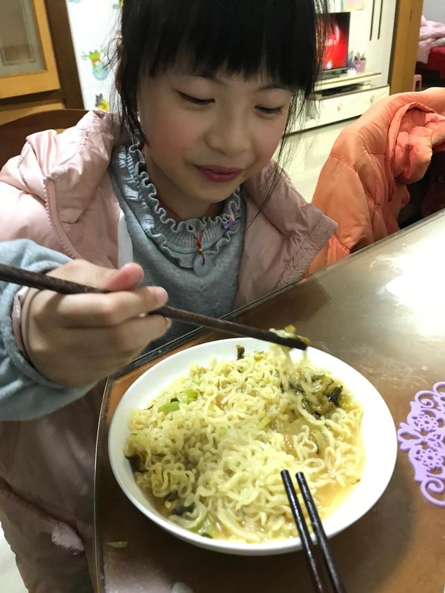 爱吃泡面的孩子