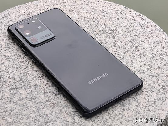 一年后，再看三星S20 Ultra：极致的硬件弥补不了拉垮的体验