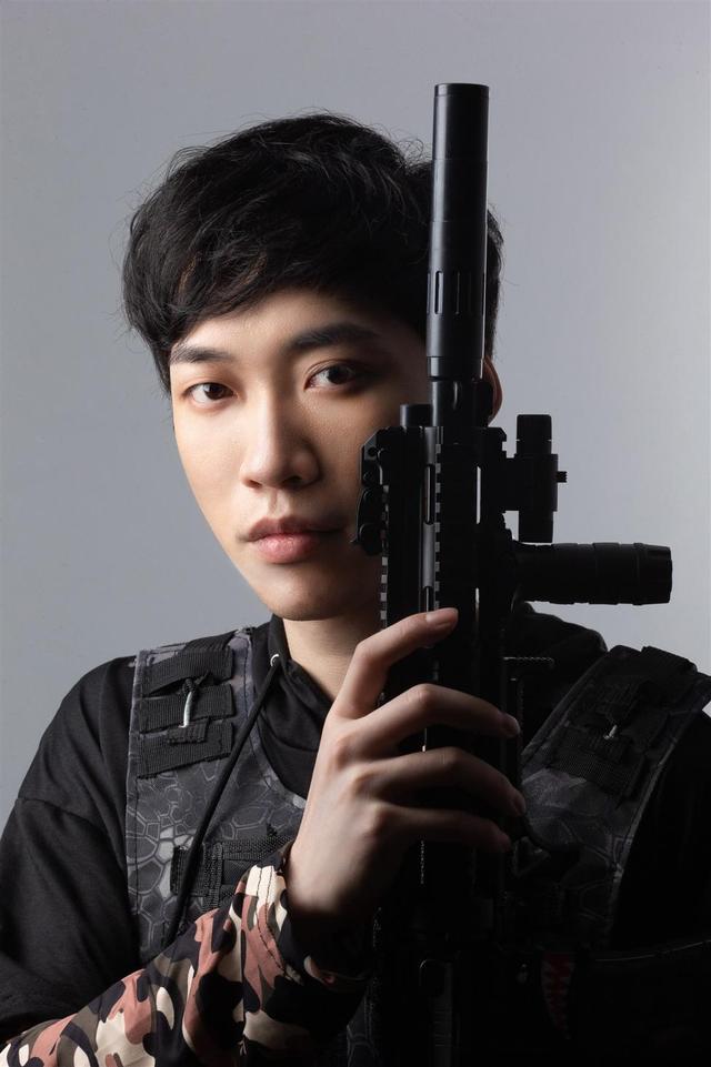 和平精英花老湿七夕举办粉丝活动神秘女友出镜直播撒狗粮