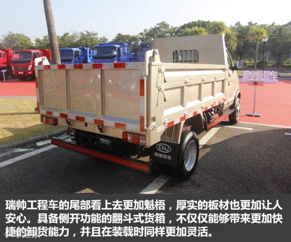 运砂石的货车