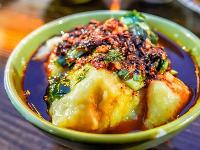 浆面▲陇西荞麦粉▲陇西烤鸡粉▲岷县暖锅▲岷县小吃街本文来自互联网