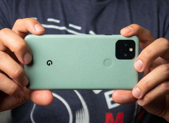 解决屏幕问题后，拍照却成为了折叠屏手机的软肋