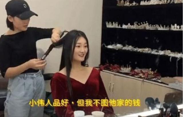 靠结婚上热搜的网红陈亚男，凭什么嫌弃大衣哥儿子“不学无术”？