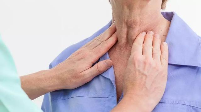 新冠嗓子疼特点（新冠嗓子疼的特点）