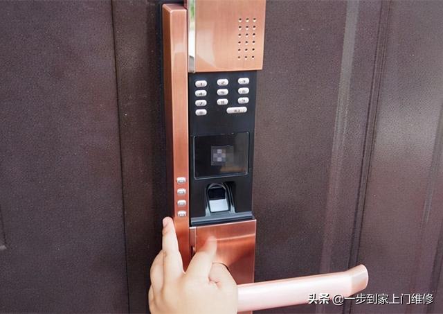 密码锁怎么开锁步骤（电子门锁密码对了但打不开怎么办）