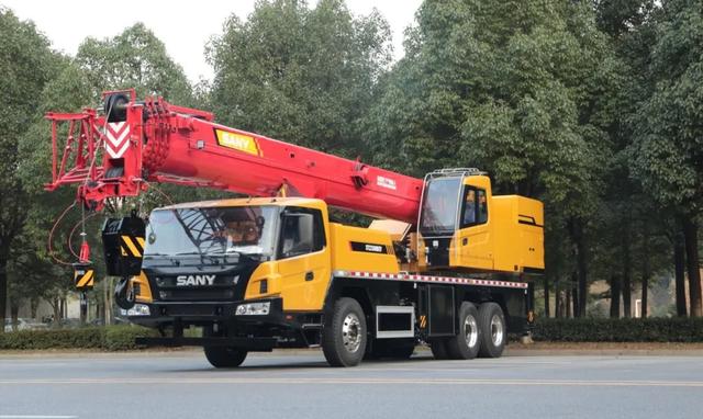 柴油限供！国产三台新能源25t，谁更值得买？