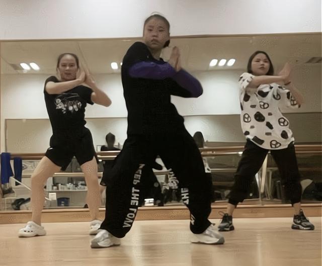 “袋鼠摇”奥运冠军管晨辰到底做了什么？被网友指责：不要太飘了