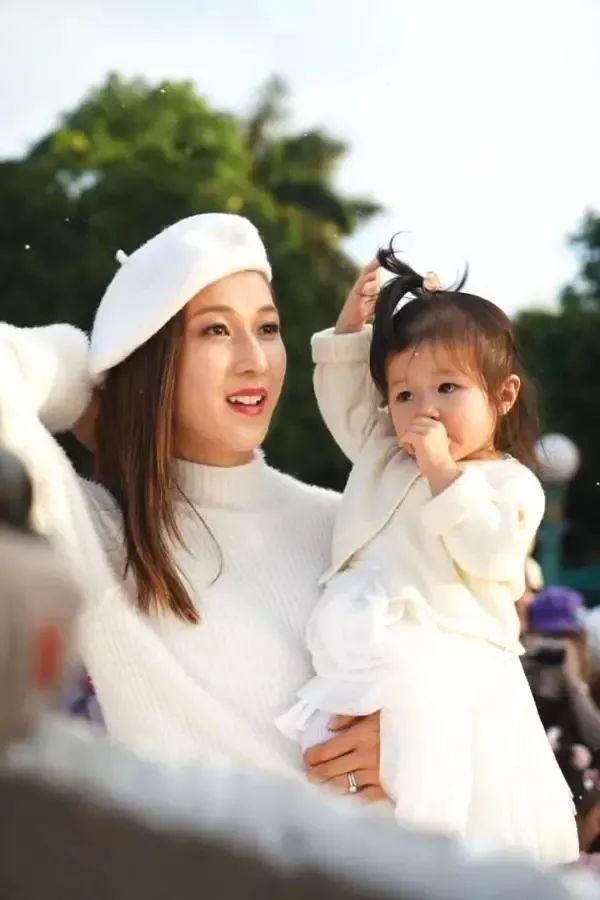 前TVB花旦坦言暂无计划复出拍剧 将孩子放首位：零到四岁很重要