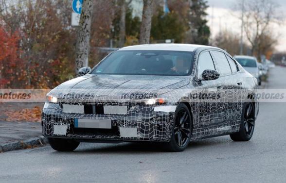 疑似宝马5系纯电动车曝光，外观迎来大改变，预计明年下半年发布