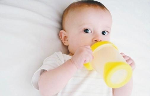 点名表扬！哥哥为了妹妹奋不顾身，宝妈直呼：看了想生二胎