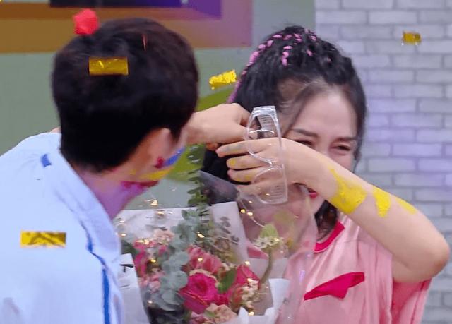 谢娜回归反而赶客？《快本》收视高峰不在她，一开口七成观众换台