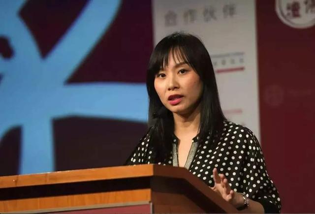 四川首富一年赚52亿，妻子用2000万赚上百亿，给女儿开780万年薪