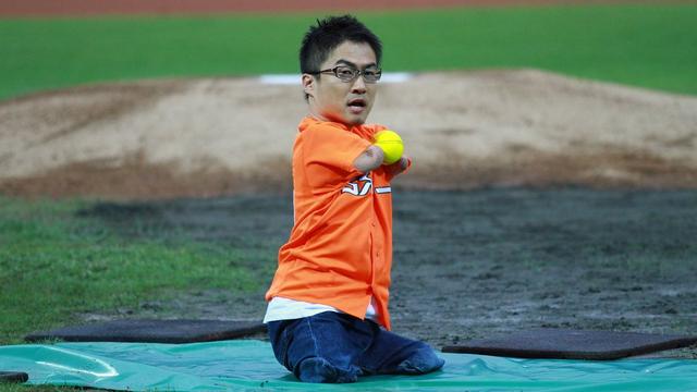 日本 励志大师 乙武洋匡 天生无手无脚 结婚15年 出轨50人 全网搜