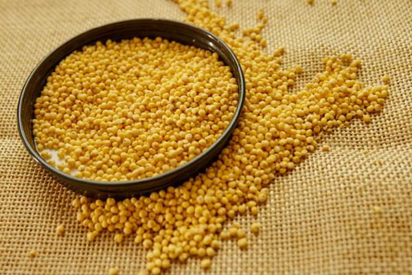 “养生佳品”小米粥，却有4类人不宜多喝，可能伤身