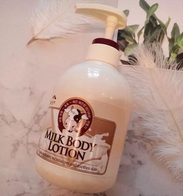 身体乳美白小黑裙