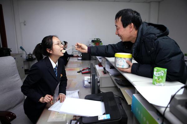 铁路春运“八大员”的年三十