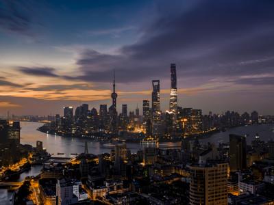 上海月最低工资标准上调至2480元「2021年上海最低工资能达到多少」