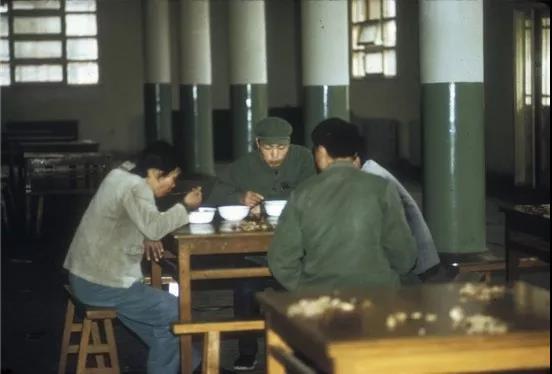人是铁饭是钢，咱们食堂给力量