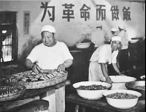 人是铁饭是钢，咱们食堂给力量