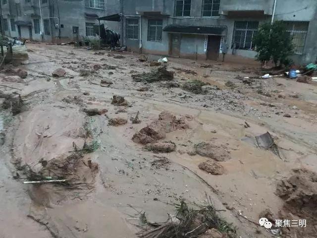 红色预警！福建多地受灾严重！三明山体滑坡！道路成河道！这些地方地质灾害气象风险高