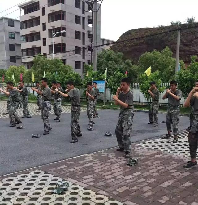 军事化管理的初中(军事化管理的初中学校)(图7)