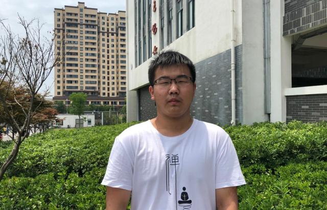 六安一中东校区励志看六安一中东校区这两位学生六安一中校花谭燕燕