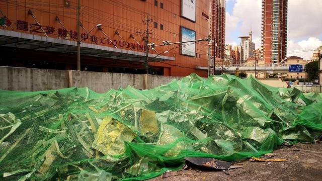 上海龙之梦上海中山公园龙之梦北面建筑垃圾龙之梦畅园为什么便宜