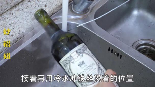 没有开瓶器怎么开葡萄酒瓶（没有开瓶器开红酒的方法）