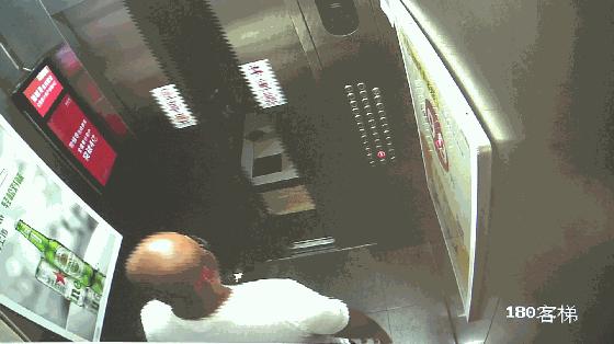 白衣光头小男孩跳舞(长发跳舞小男孩)