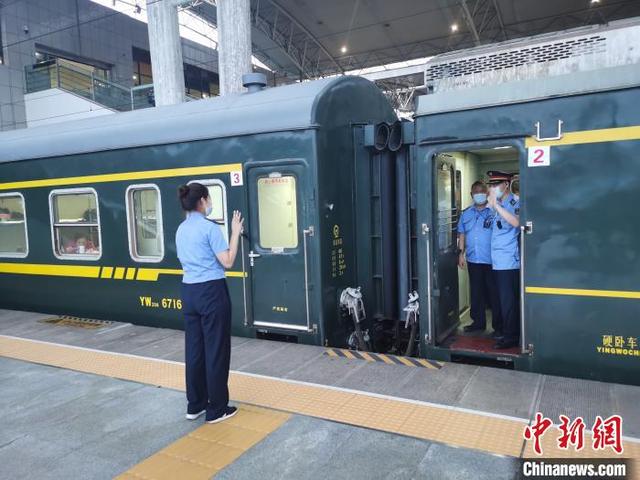 郑州铁路发出2020年首趟跨局跨省旅游专列
