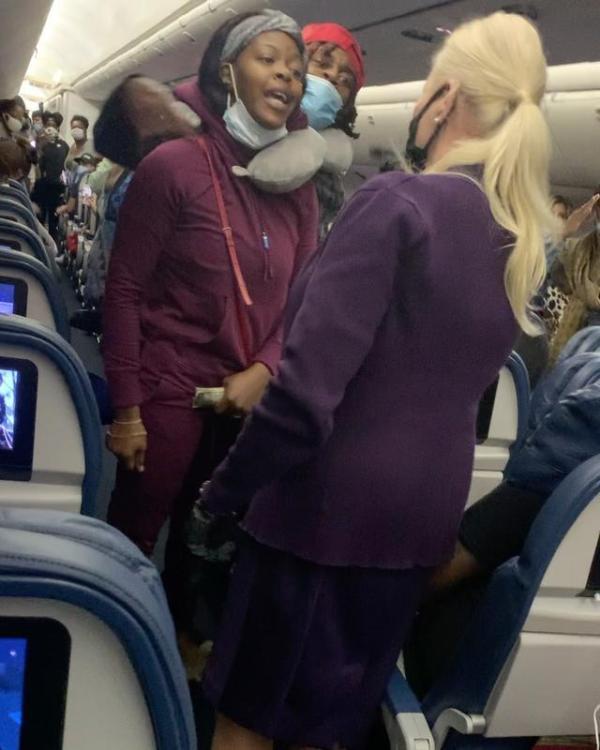 美一乘客拒戴口罩被赶下飞机「坐飞机可以戴口罩吗」