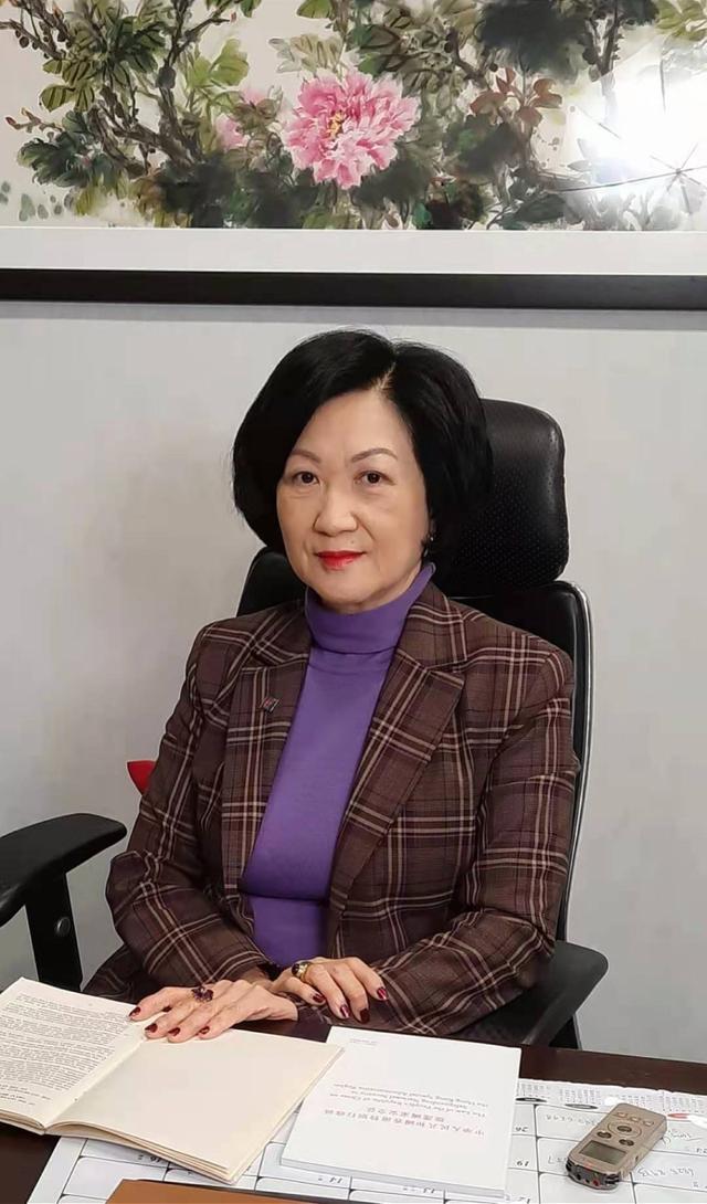 移民bbc的香港人专访霸气回击bbc的香港议员叶刘刘淑仪国籍是哪国