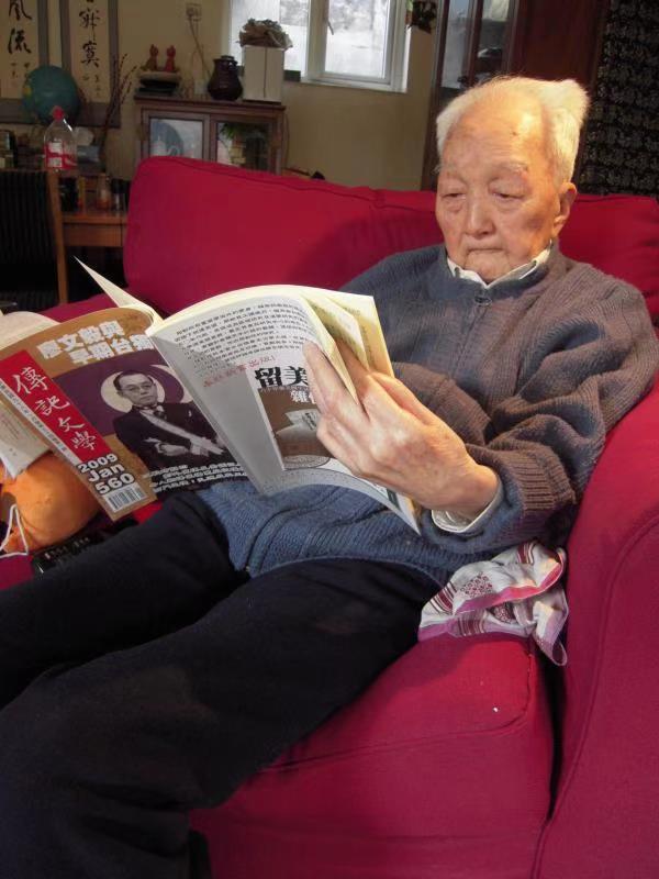 周有光、黄苗子、杨宪益，均龄102岁的三位文化宿将，书信里怎么个幽默法