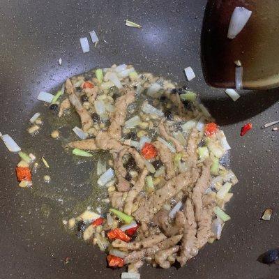 木耳炒肉的做法