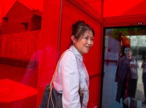陈延年:现场画面！今天陈延年通过镜子，来到2021年的上海