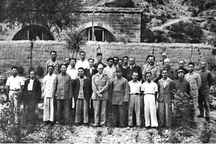 「罕见」周恩来和十大元帅的同框照，张张珍贵，尽显功勋风采