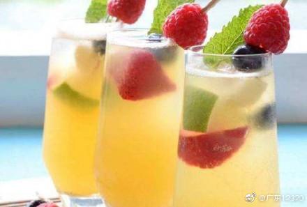 夏季饮食注意——少吃冷食多喝水