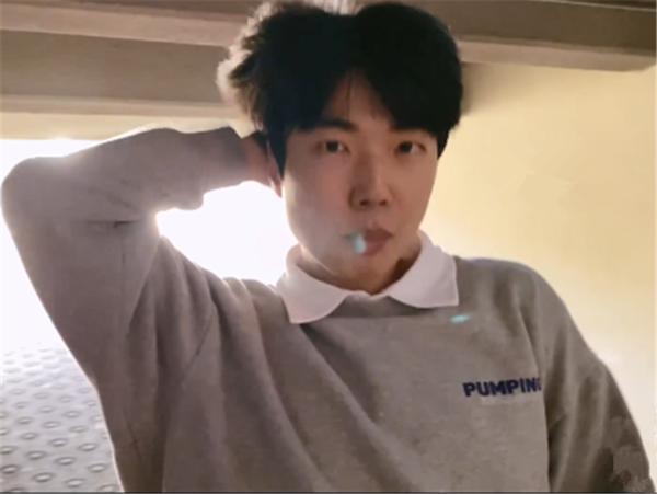 「速看」一群老头转圈跳舞歌名(一群老头转圈跳舞神曲)