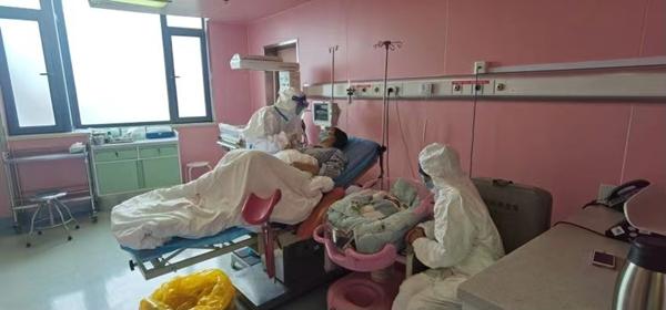 在隔离产房诞下宝宝 她给孩子取名“安宸”寓意“宸启东方”