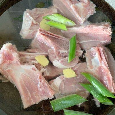 大骨头和什么一起炖补钙？煮大骨头能补钙吗，这里讲的很好？