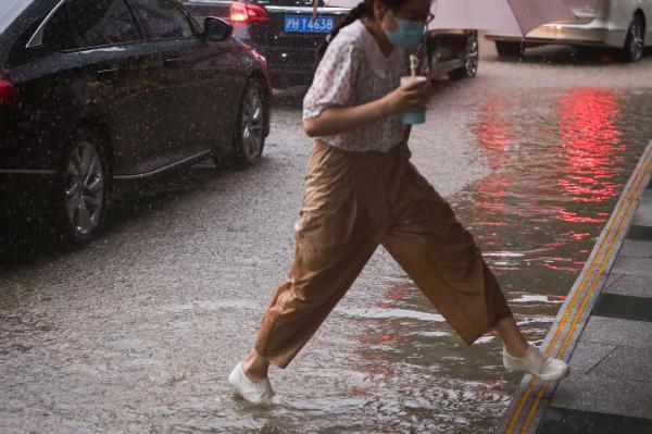 上海恒隆上海遭遇大暴雨南京西路恒隆广场河南水灾死亡多少人
