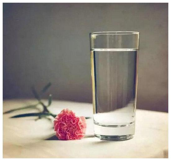 喝水越多对肾脏的伤害越大？一天喝8杯水较合适