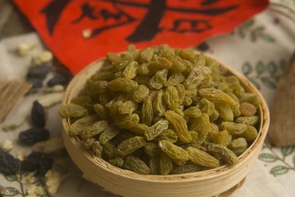 含铁量是葡萄的15倍！葡萄干这么吃，营养翻倍，帮你养出好气血