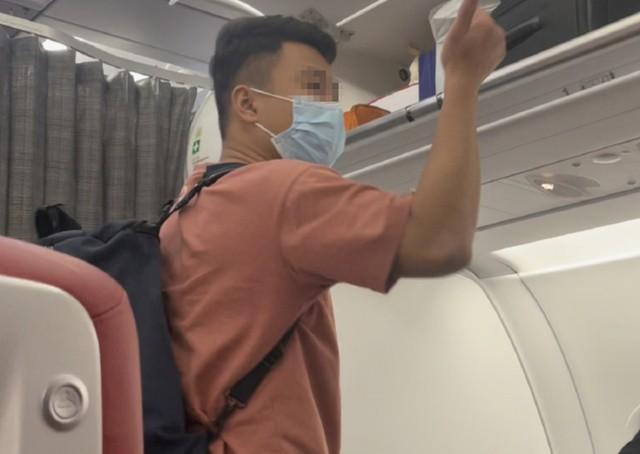 “你知道你手多脏吗？”头等舱男子骂哭空姐，航空公司回应