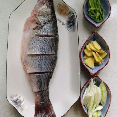 清蒸鲈鱼怎样做 清蒸鲈鱼怎样做（清蒸鲈鱼怎么做不腥） 美食