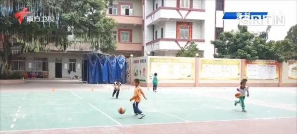 妈妈为让女儿长高每天逼其跳绳3000次，医生这样建议……