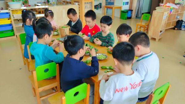 深度教研｜“动态回应”区域游戏中的幼儿