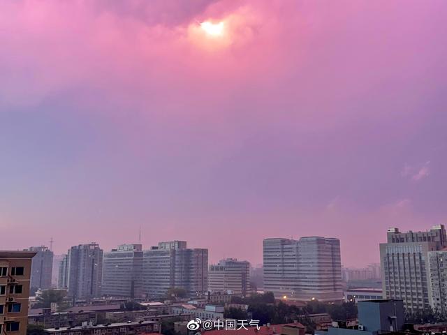 没有滤镜！北京闪电瞬间天空呈现粉红色，你那边的天空是什么颜色？