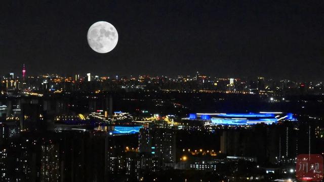 今年中秋朋友圈晒月亮大赛，冠军已提前内定